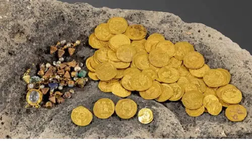 1500 Yıllık Sır Gün Yüzüne Çıktı: Taş Duvarın İçinden Servet Değerinde Bizans Hazinesi Bulundu!