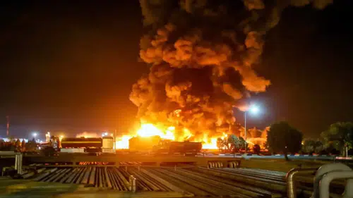 İran’ın Şiraz Kentinde LPG Dolum Tesisinde Büyük Yangın: 9 Kişi Yaralandı