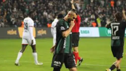 Kocaelispor’a 56 Blok, Fenerbahçe’ye 18 Blok Cezası: Taraftarlardan Çifte Standart Tepkisi Büyüyor