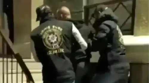 Silahlı Yağma Suçundan Aranan Zanlı İzmir'de Ele Geçirildi