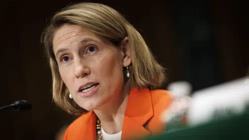 SEC'de Kripto Dünyasını Sarsan Ayrılık: Caroline Crenshaw Görevden Ayrıldı!