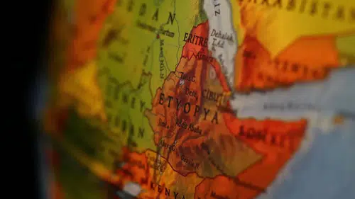 Etiyopya’da Feci Kamyon Kazası: 22 Ölü, 65 Yaralı Göçmen Kurtarma Çalışmaları Sürüyor