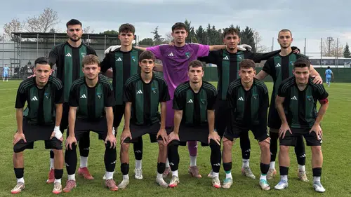 Gölcükspor U-19, İstanbul Çamlıcaspor'a Yenildi
