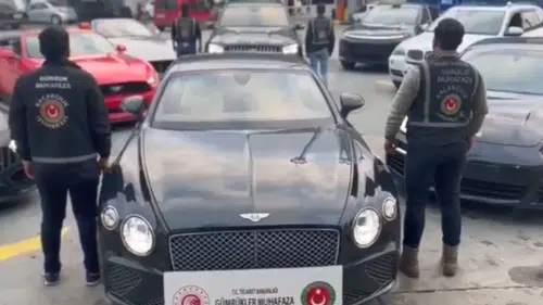 Sarp Gümrük Kapısı’nda Dev Operasyon: 600 Milyonluk Lüks Araçlara El Konuldu, 22 Kişi Gözaltında