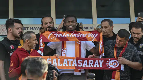 Leao'ya Gelen Tezahürat: Alvarez İstiyoruz!