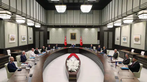 YAŞ kararları resmileşti