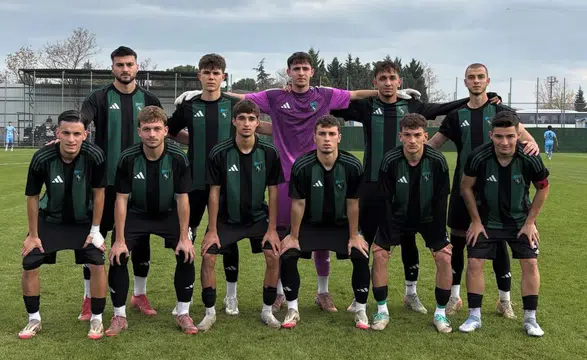Gölcükspor U-19, İstanbul Çamlıcaspor'a Yenildi