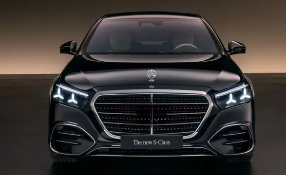 Mercedes S-Serisi Baştan Aşağı Yenilendi: Yeni Nesil Lüks Sedan Sahneye Çıktı