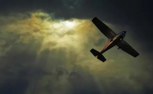 Endonezya’da Dehşet: İniş Sırasında Uçağa Ateş Açıldı, İki Pilot Hayatını Kaybetti