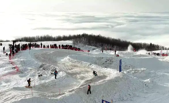 Rize'nin Sis Denizi Üzerinde Adrenalin Dansı: Eşsiz Görüntüler Büyülüyor