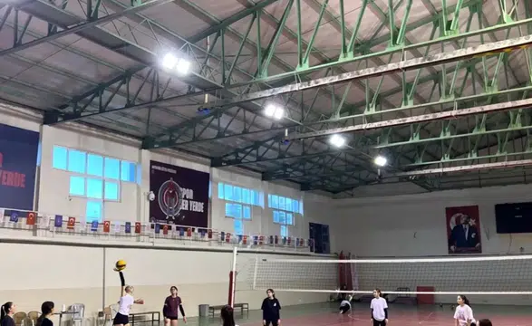 Bilecik'in Genç Yetenekleri Parkeye İndi: Voleybolda Geleceğin Yıldızları Hazırlanıyor