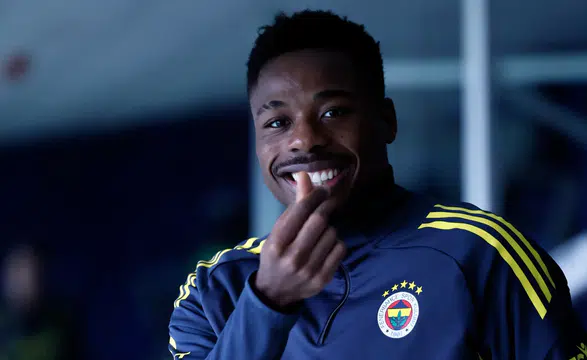 Fenerbahçe Diego Carlos'u Gönderiyor