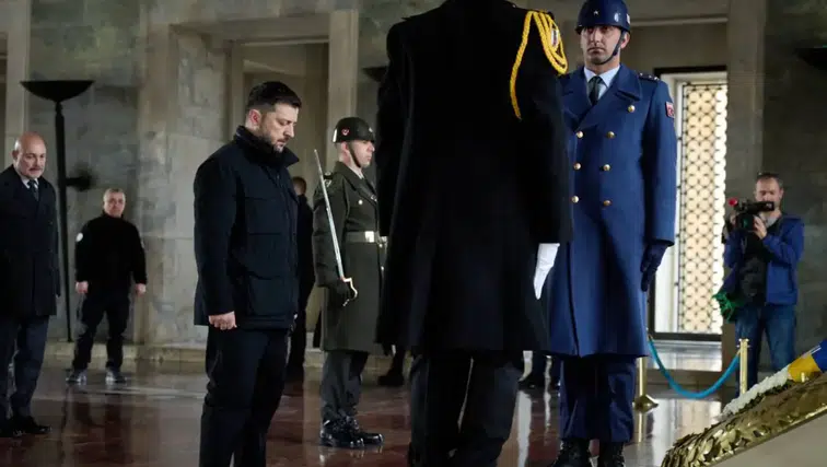 Zelenski Ankara’da Diplomasi Trafiğini Anıtkabir Ziyaretiyle Başlattı