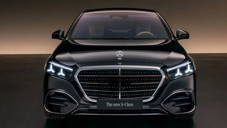 Mercedes S-Serisi Baştan Aşağı Yenilendi: Yeni Nesil Lüks Sedan Sahneye Çıktı