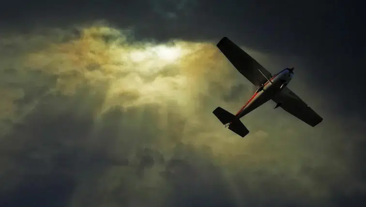 Endonezya’da Dehşet: İniş Sırasında Uçağa Ateş Açıldı, İki Pilot Hayatını Kaybetti