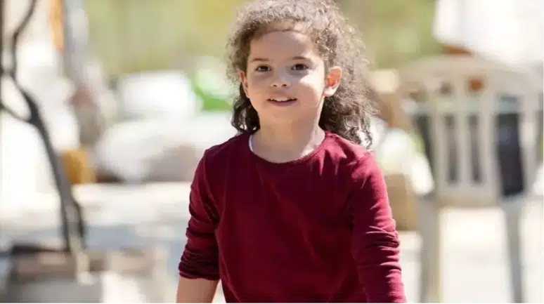 Güller ve Günahlar Dizisindeki Kader Kimdir? Küçük Yıldız Yade Arayıcı’nın Hayatı ve Rolü Merak Konusu!