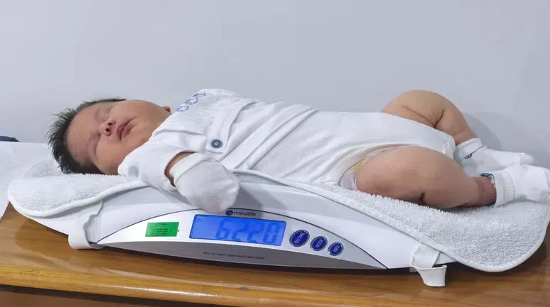 Bursa’da Rekor Doğum: Ali Atilla Bebek 6 Kilo 150 Gram Ağırlığında Dünyaya Geldi!