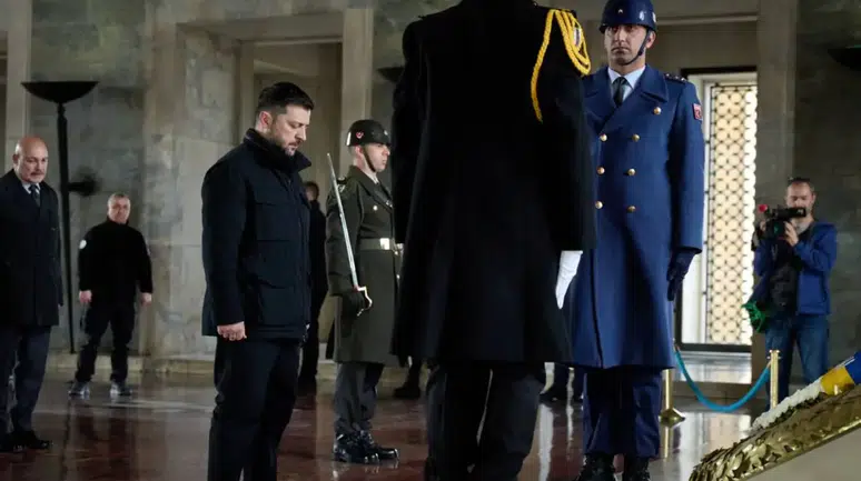 Zelenski Ankara’da Diplomasi Trafiğini Anıtkabir Ziyaretiyle Başlattı