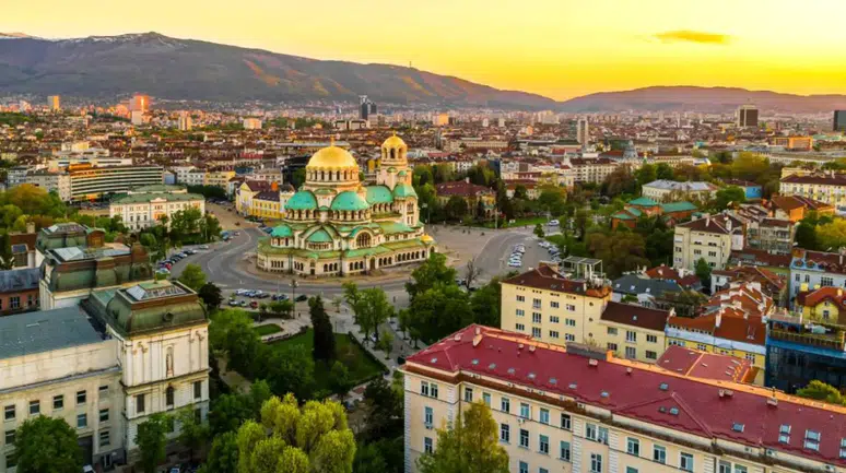 Bulgaristan Euro'ya Geçiyor: Ekonomik Beklentiler ve Halkın Tepkileri Neler?