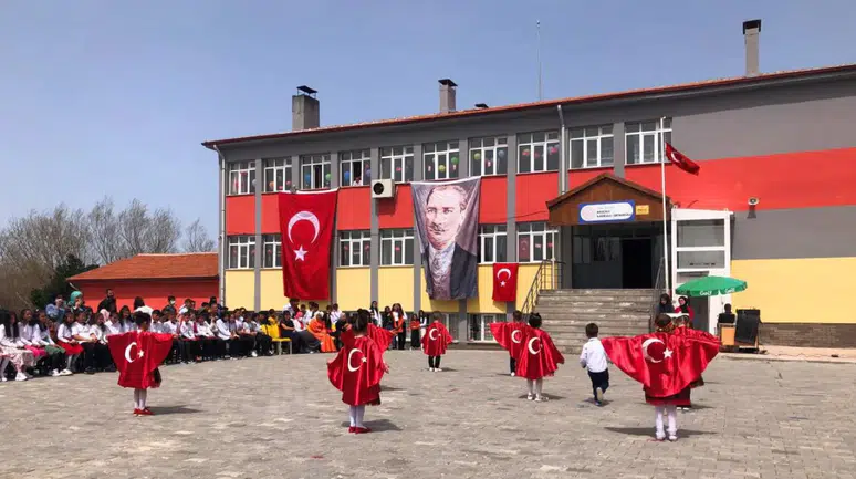 Avrupa'da Çocuk Sahibi Olma Yaşı Artıyor: Nedenleri ve Sonuçları