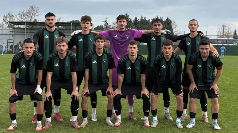 Gölcükspor U-19, İstanbul Çamlıcaspor'a Yenildi
