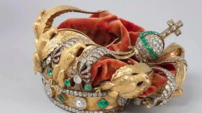 Louvre Soygununda Çalınan İmparatoriçe Tacı İlk Kez Görüntülendi: 88 Milyon Euroluk Olayda Yeni Gelişme
