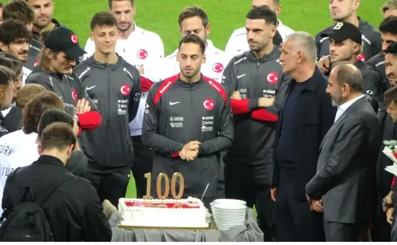 A Milli Takım Kaptanı Hakan Çalhanoğlu’na 100. Maç Sürprizi: Kocaeli Stadı’nda Özel Kutlama
