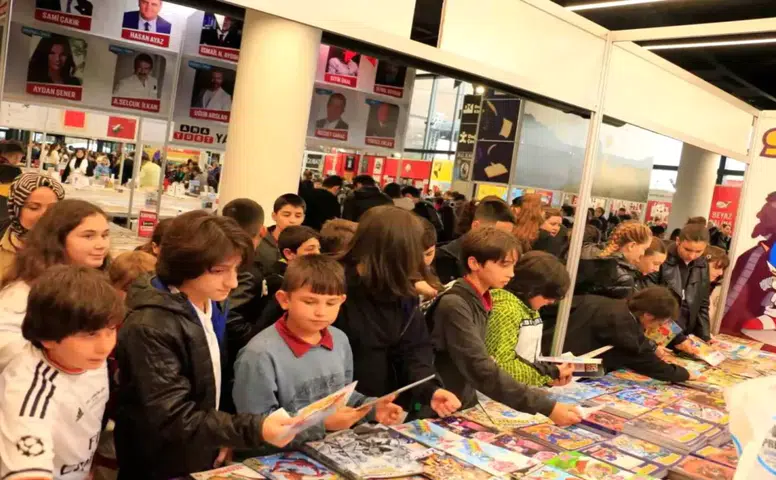 Kocaeli Kitap Fuarı’nda Çocuklardan Çizgi Roman Çıkarması: Renkli Kareler ve Büyük Heyecan