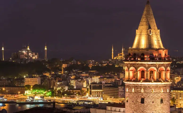İstanbul’un Simgeleri Zirvede: Galata Kulesi ve Kız Kulesi 2025’te Ziyaretçi Rekoru Kırdı