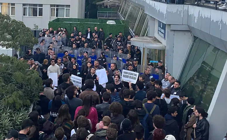Lyon'daki Protestolar Şehirde Yıkıma Neden Oldu