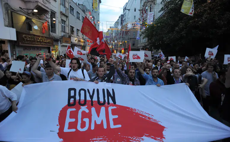 Paris'te Öğrenci Gösterileri Protestoları Kapsadı