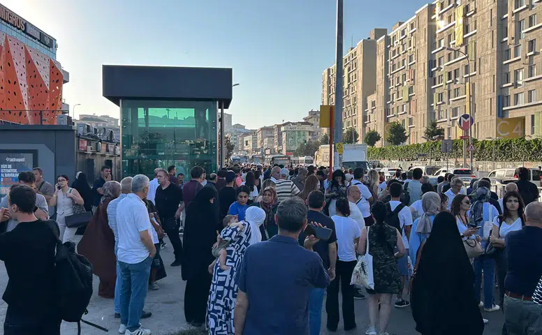 M5 Metro Hattında Seferler Aksadı