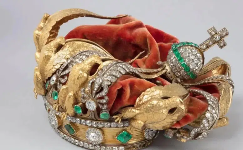 Louvre Soygununda Çalınan İmparatoriçe Tacı İlk Kez Görüntülendi: 88 Milyon Euroluk Olayda Yeni Gelişme