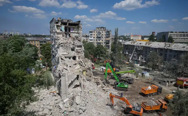 Kiev'de acil kurtarma operasyonları devam ediyor