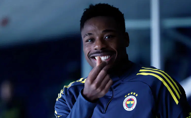 Fenerbahçe Diego Carlos'u Gönderiyor