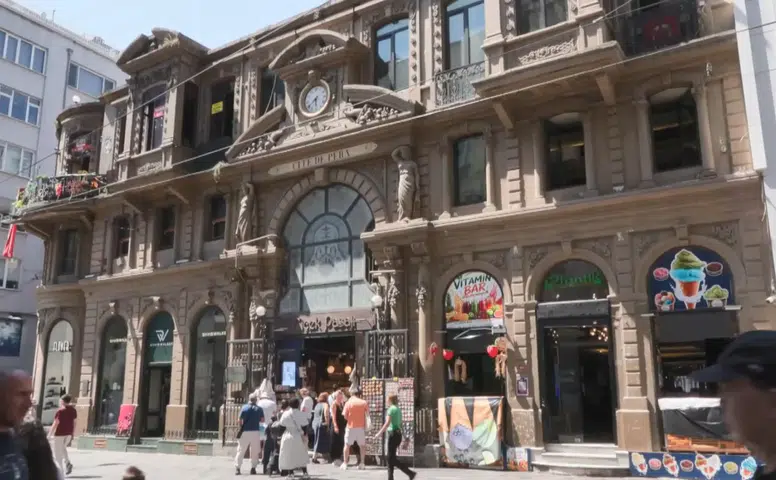 Tarihi Meyhaneden Dondurmacıya Geçiş