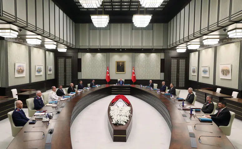 YAŞ kararları resmileşti